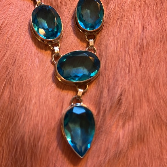 Bling Large Blue Stone Costume Jewelry Statement Necklace. - Picture 2 of 6